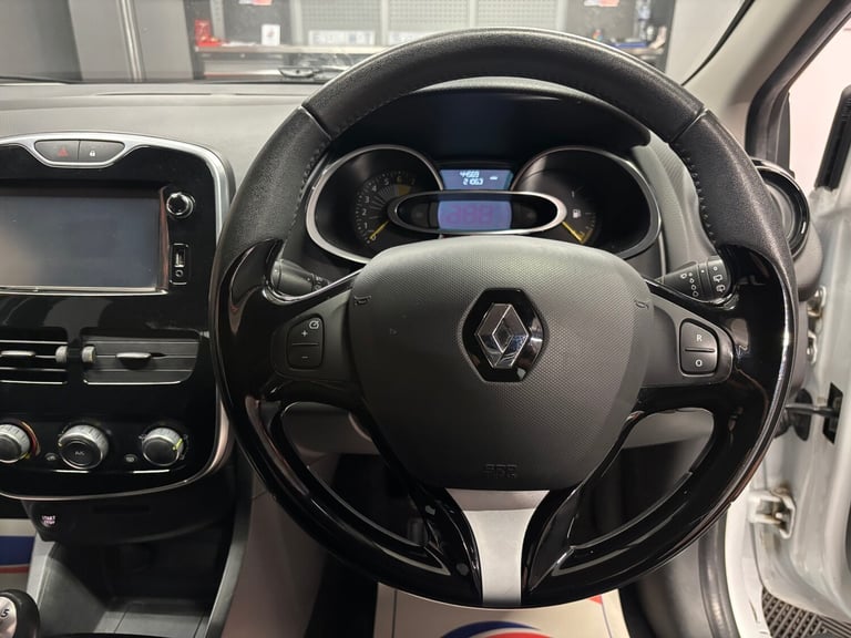 2015 Renault Clio 1.2 16V Dynamique MediaNav 5dr HATCHBACK Petrol Manual