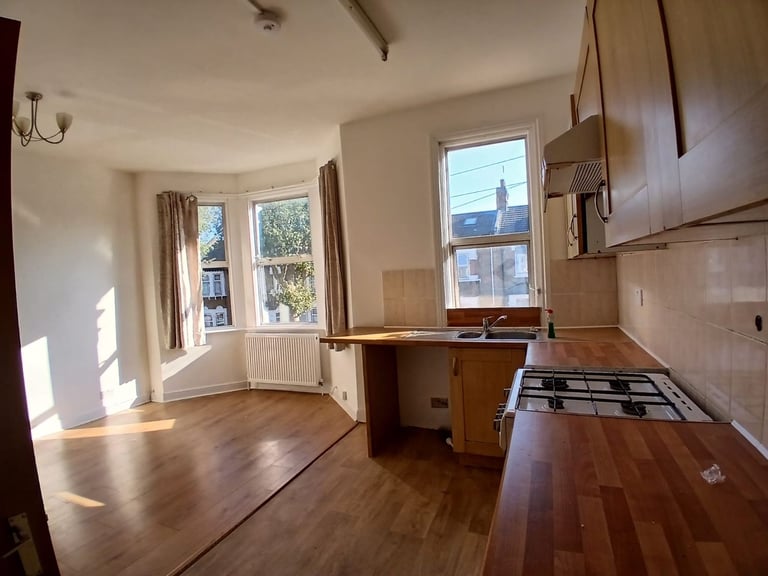 lovely three bedroom House for rent in East ham close to green street/east ham
