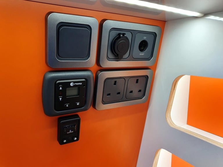 Ford Transit Custom Limited SPEEDS ADVENTURER EDITION Camper 170ps 4 Berth 