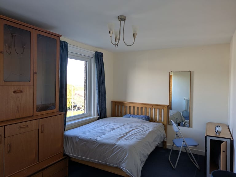 Double room near Edinburgh Airport, Clermiston