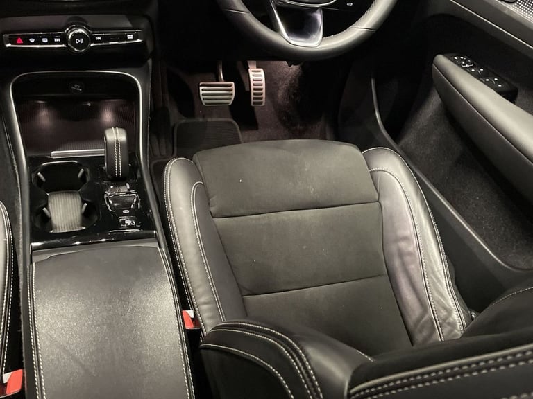 2021 Volvo XC40 2.0 B4 MHEV R-Design SUV 5dr Petrol Hybrid Auto Euro 6 (s/s) (197 ps) ESTATE PETR...