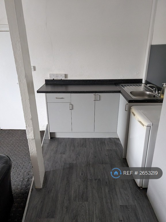 1 bedroom in Fitzwilliam St, Huddersfield, HD1 (#2653219)