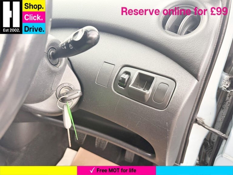 Toyota Yaris 1.3 VVT-i Blue Hatchback 5dr Petrol Manual (133 g/km, 85 bhp) Petrol Manual - Image 35