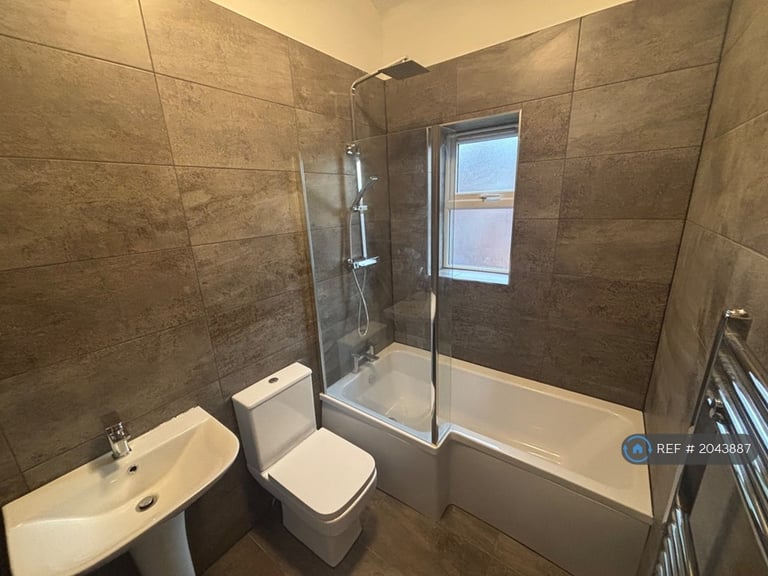 2 bedroom house in Brooks Avenue, Hyde, SK14 (2 bed) (#2043887)