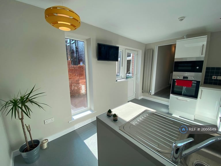 5 bedroom house in Gainsborough Road, Liverpool, L15 (5 bed) (#2666849)