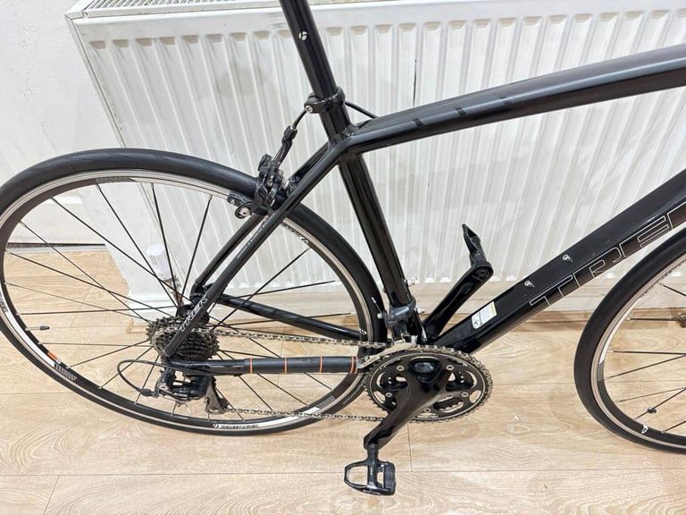 Trek madone 2.1 road bike in excellent condition all fully working 