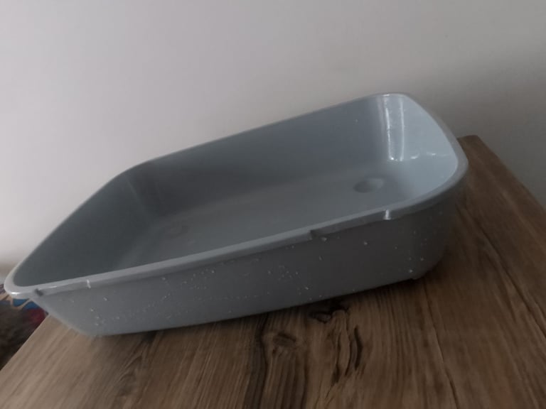 Kitten litter tray + scoop 
