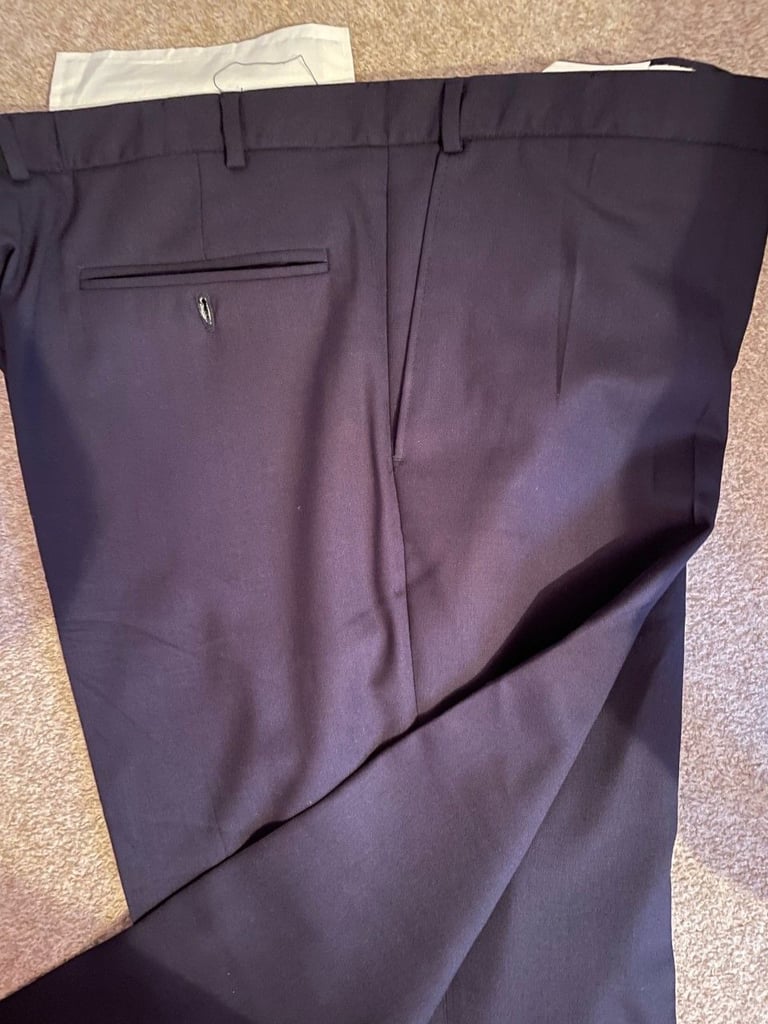 image for AQUASCUTUM MEN'S NAVY 2 PIECE PURE WOOL SUIT UK 44 S/ 27.5" I.L. VERY NICE CONDITION