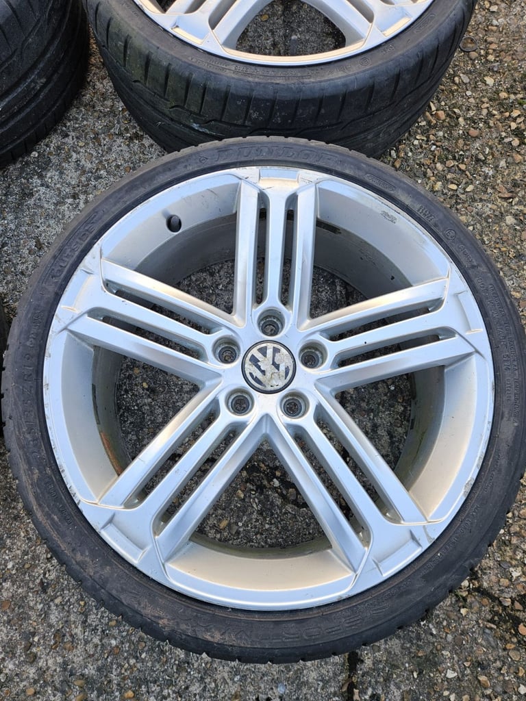 Genuine Mk6 Talladega 19" Golf/Scirocco R Alloys with Tyres 