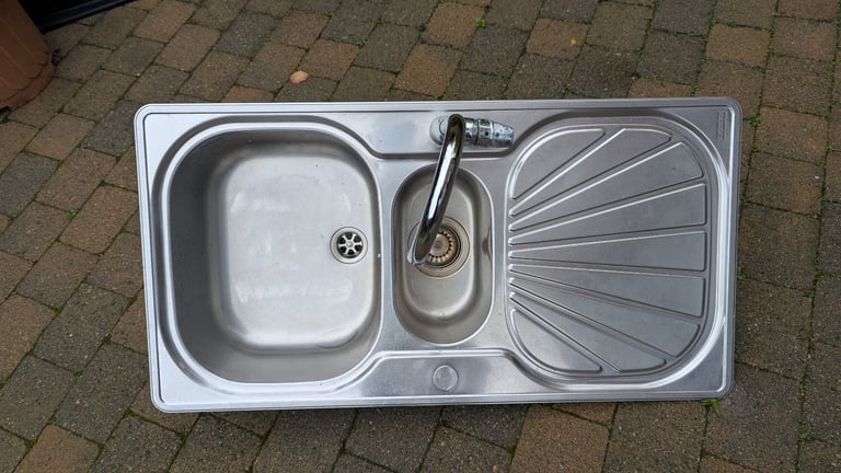 Franke kitchen sink and taps 