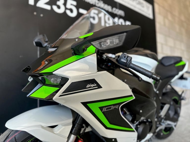 STUNNING ONE OWNER 2024/24 KAWASAKI ZX-10R MOTORCYCLE 