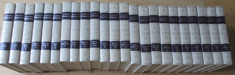 Encyclopedia Britannica Full Set - 1968 200th Anniversary - 23 + 4 Volumes