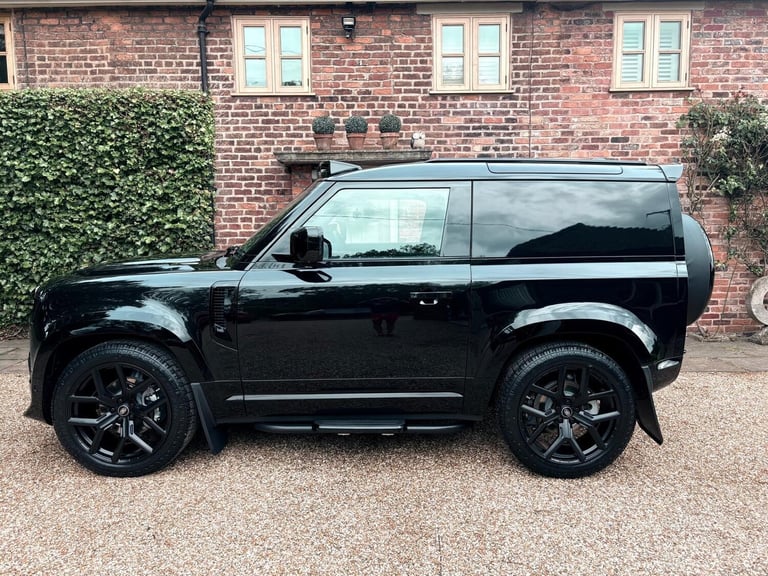 2025 Land Rover Defender 2025 3.0 D250 Hard Top X-Dynamic SE Auto PANEL VAN Diesel Automatic