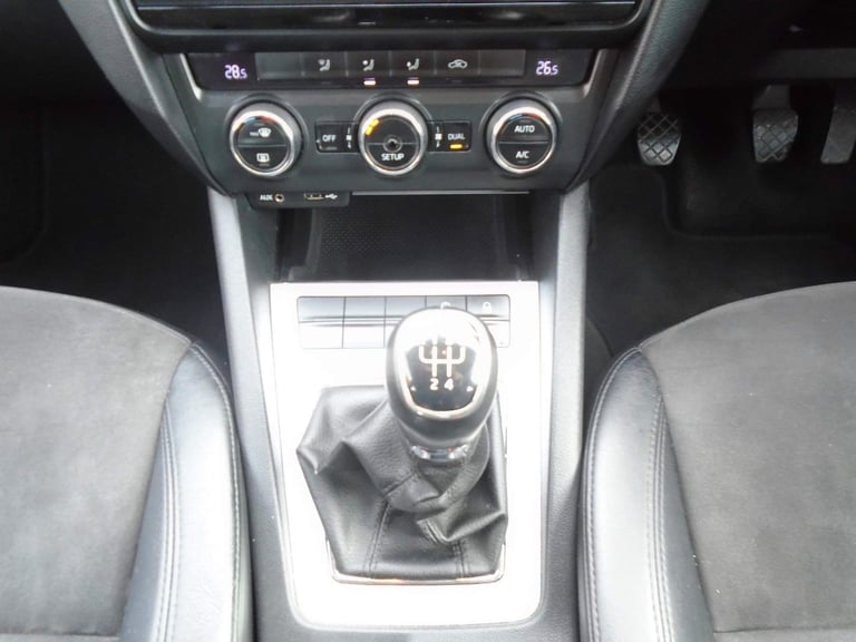 2015 Skoda Octavia 1.6 TDI Elegance Euro 5 (s/s) 5dr Diesel