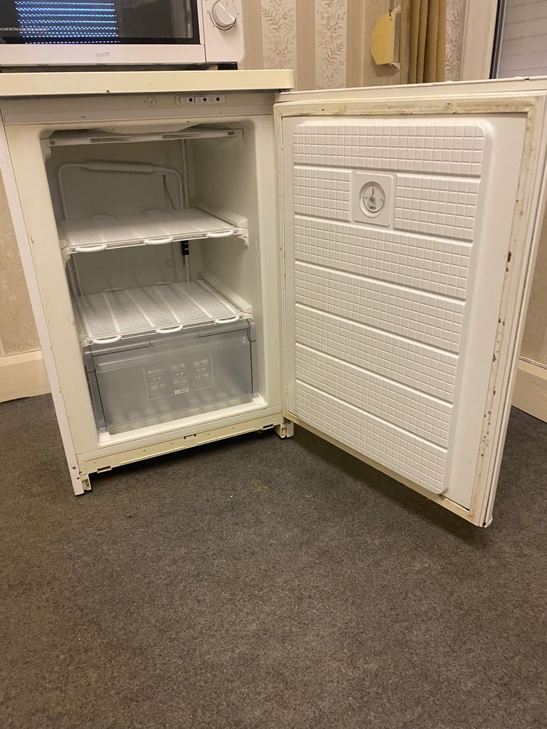 ♻️WHITE BOSCH UNDER COUNTER FREEZER