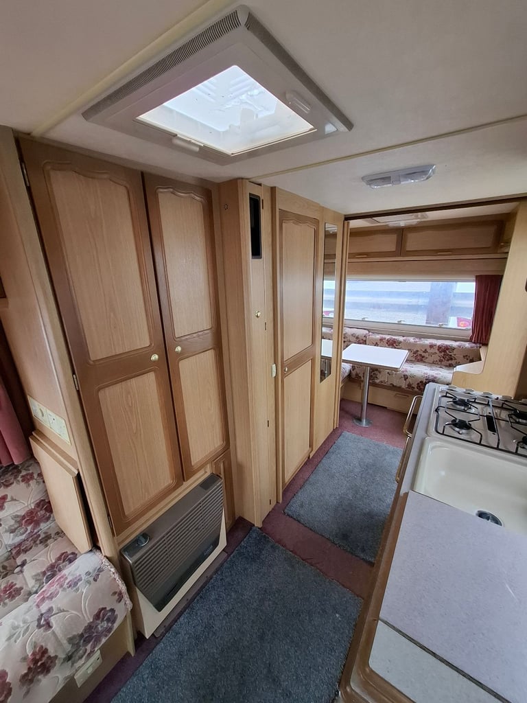 SELL 2000 Swift Challenger 490 SE LUX 5 berth