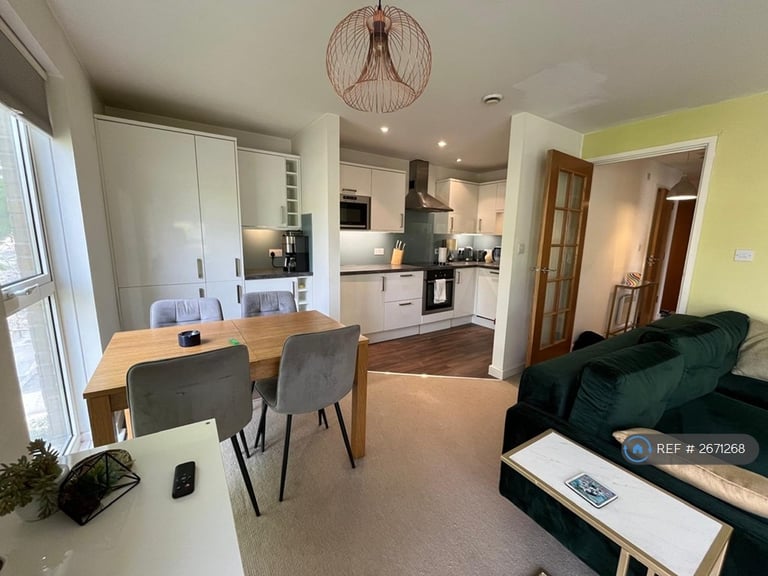 2 bedroom flat in Caledonian Court, London, SE22 (2 bed) (#2671268)