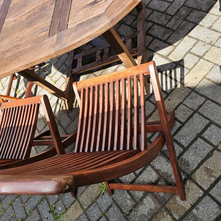 Solid teak Extendable table and x6 chairs 