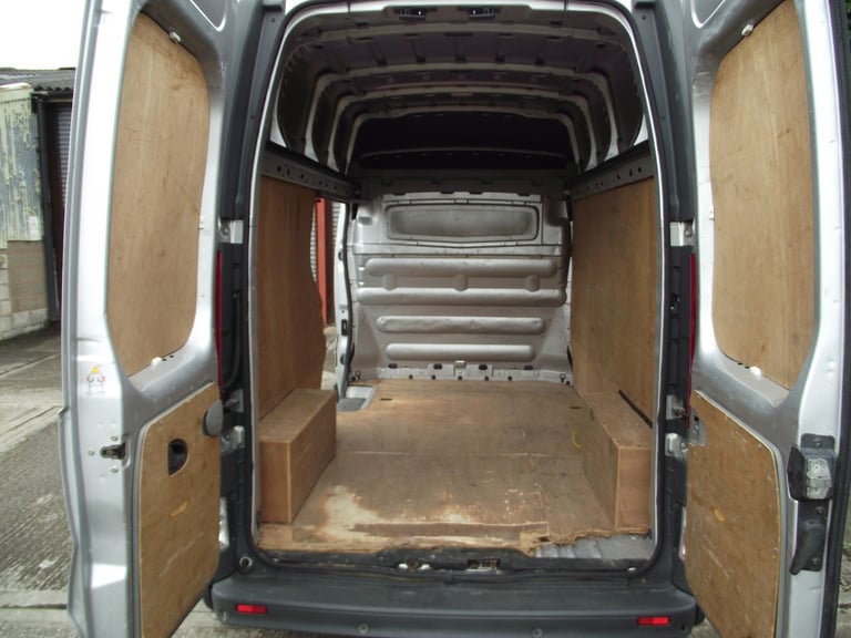 Renault Trafic Vauxhall Vivaro High roof LWB van sat nav