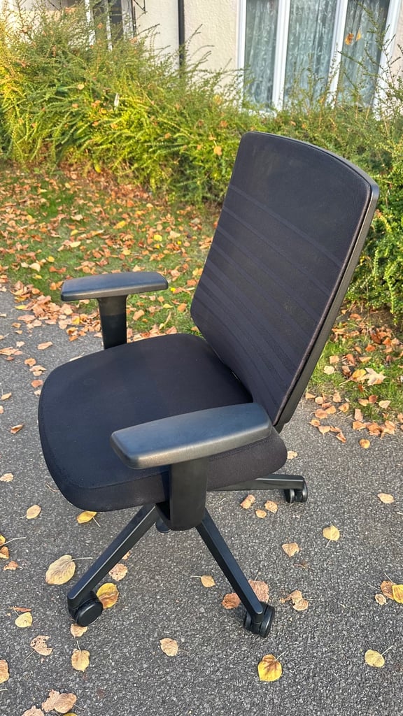 Office chair black 