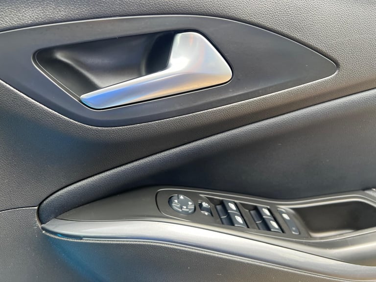 2020 Vauxhall Grandland X 1.2 Turbo SRi Nav Euro 6 (s/s) 5dr HATCHBACK Petrol Manual