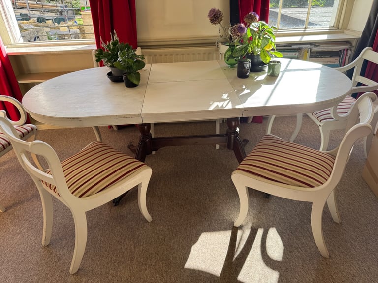image for Extending dining table + 6 chairs, ONO