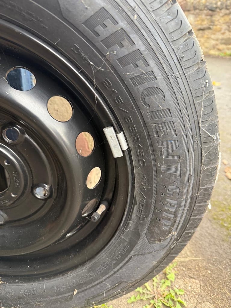 1 x 215/65R/15C Goodyear Efficient Grip Performance Tyre 