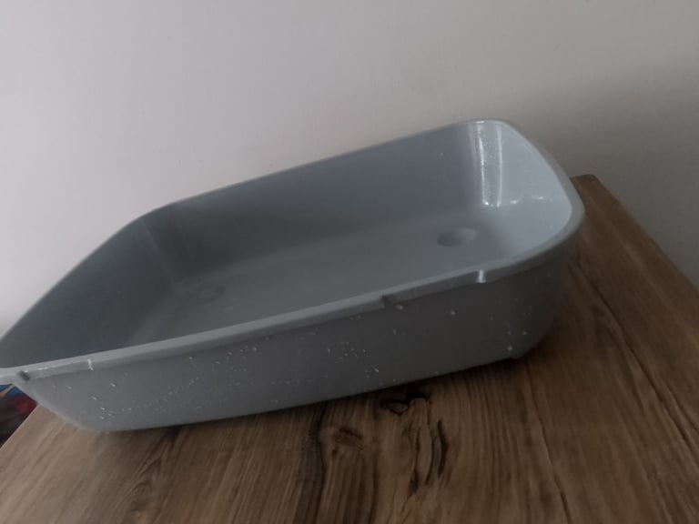 Kitten litter tray + scoop 