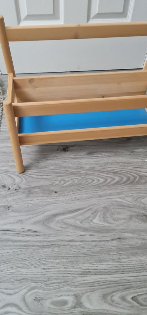 IKEA FLISAT book display