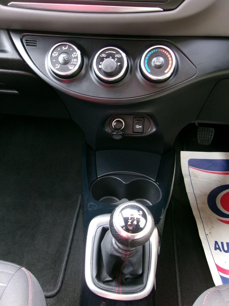 2015 Toyota Yaris 1.33 VVT-i Sport 5dr HATCHBACK PETROL Manual