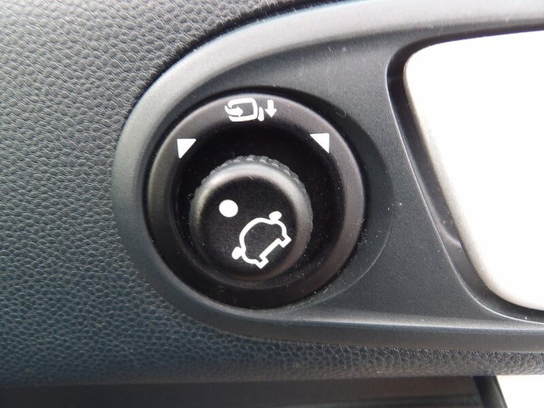 2012 Ford Fiesta Titanium Hatchback Petrol Manual