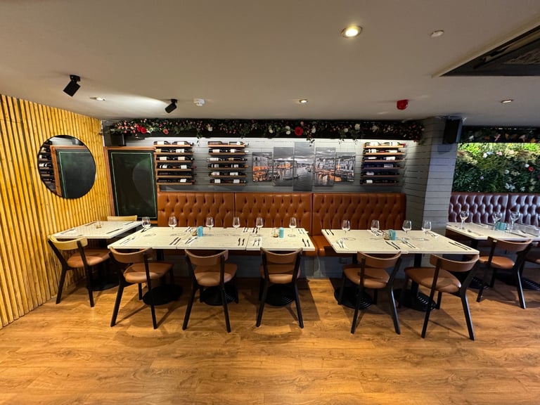 Restaurant/Luxury Bar Business For Sale - Prime Location - Modern Interior - Free Parking