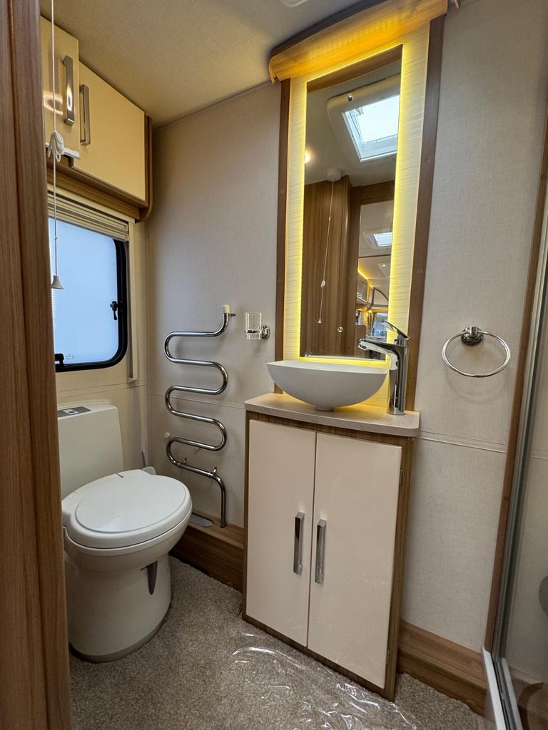 ⭐️ 2017/18 LUNAR CLUBMAN SB ⭐️ 4 BERTH TOURING CARAVAN ⭐️ FULLY SERVICED ⭐️