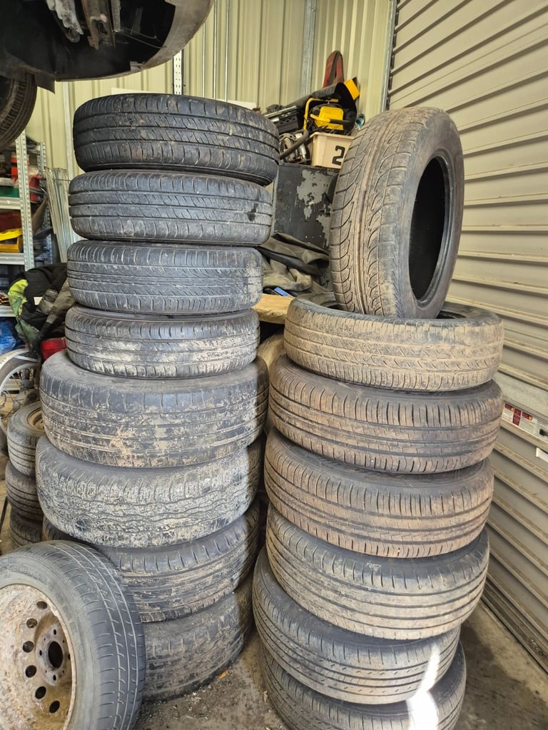 215X35X19 TYRE FOR SALE LAST ONE