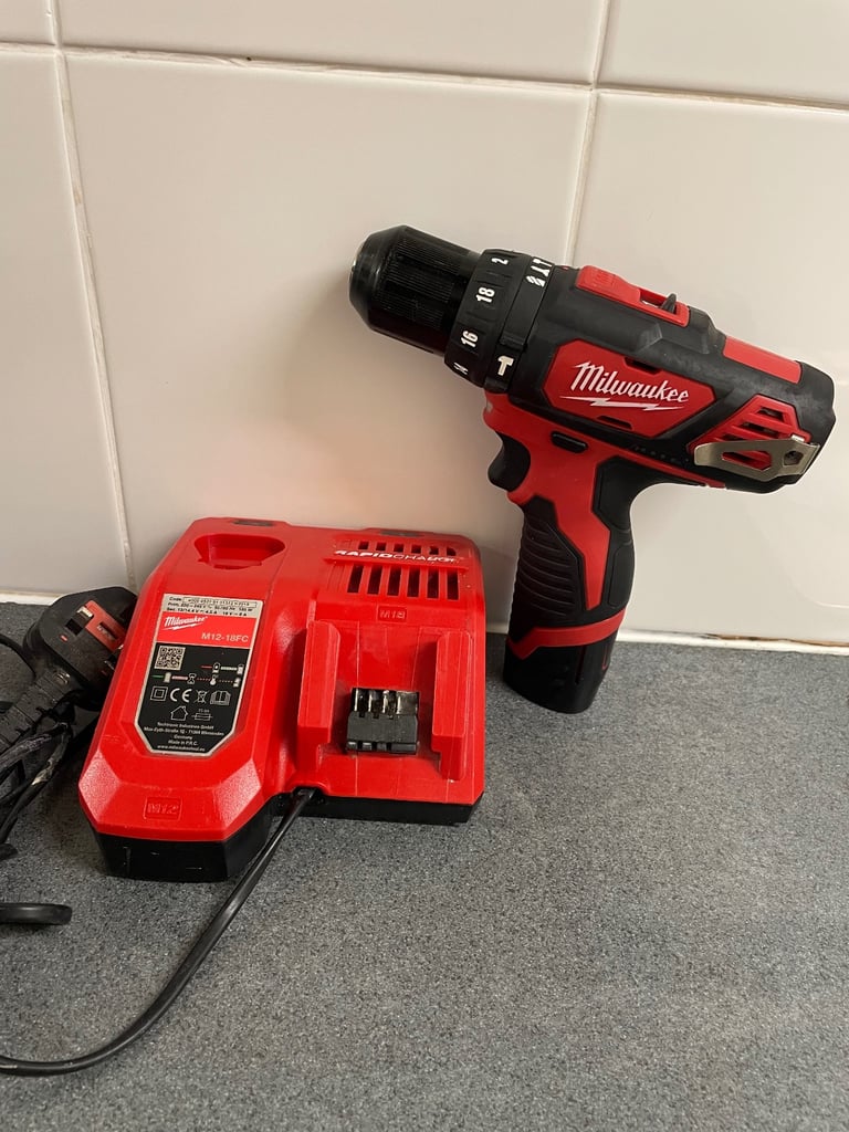 Milwaukee M12 BPD Compact Drill with 2Ah Battery and Fast Charger M12-M18