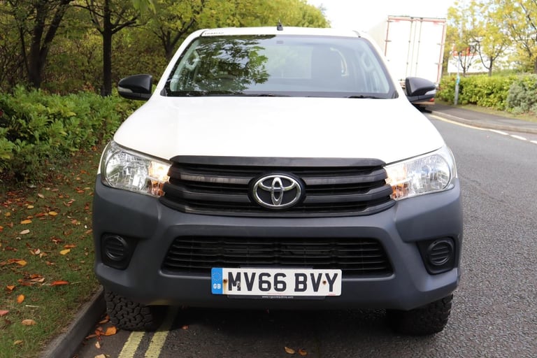 TOYOTA HILUX D4D KING CAB 4X4 PICKUP TRUCK (2017)