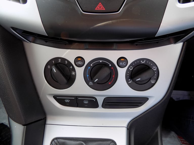 2013 Ford Focus 1.6 Zetec 5dr HATCHBACK Petrol Manual