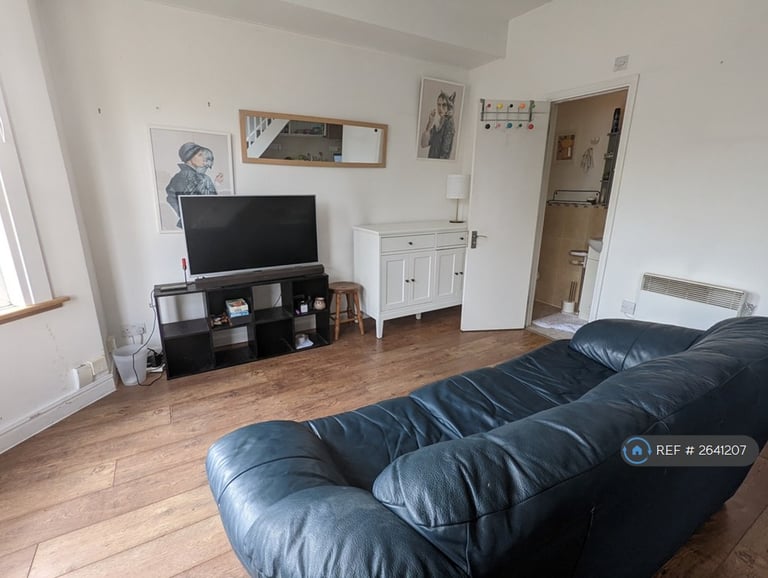1 bedroom flat in Haringey, London, N4 (1 bed) (#2641207)