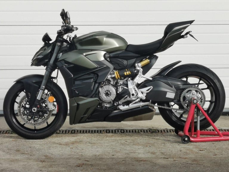 Ducati Streetfighter V2 - Immaculate 2023 example, 840 miles !!