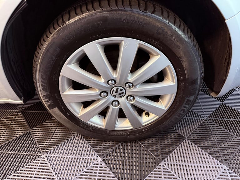 2011 Volkswagen Caravelle 2.0 TDI Executive DSG Euro 5 5dr MPV Diesel Automatic