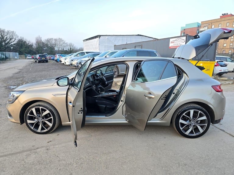 2016 Renault Megane 1.5 dCi Dynamique S Nav EDC Euro 6 5dr Hatchback Diesel Automatic