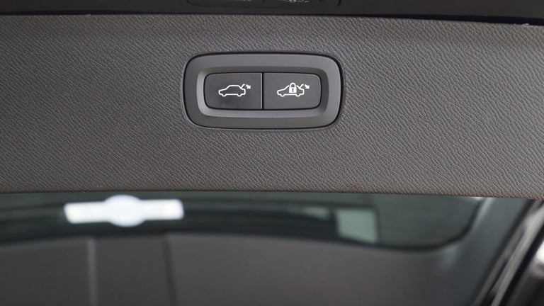 2025 Volvo XC90 B5 (P) AWD Plus Dark (Sunroof, Harman Kardon Sound, 360 Camera, BLIS) ESTATE Petr...
