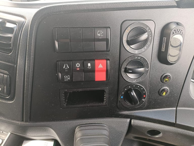 MERCEDES ATEGO 818, 2020 20, DROPWELL BOX