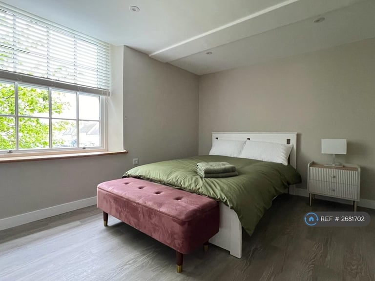 1 bedroom flat in Bull Ring, Deddington, Banbury, OX15 (1 bed) (#2681702)