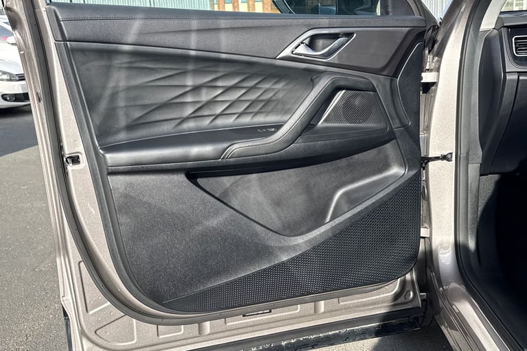 2025 MG MG HS 106290 Hatchback Petrol Manual