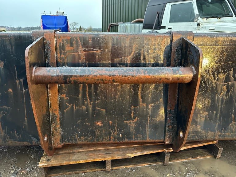 Manitou telehandler bucket