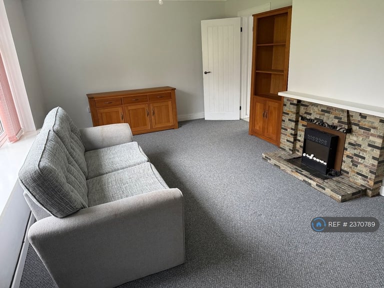 2 bedroom flat in Station Road, Llandaff North, Cardiff, CF14 (2 bed) (#2370789)