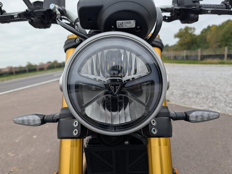 TRIUMPH SPEED 400