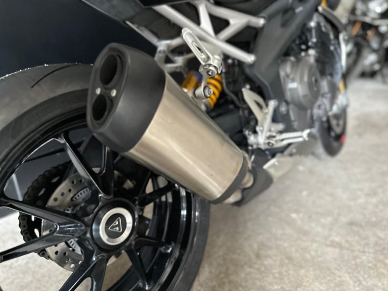 STUNNING ONE OWNER 2021/21 TRIUMPH SPEED TRIPLE 1200 RS MOTORCYCLE
