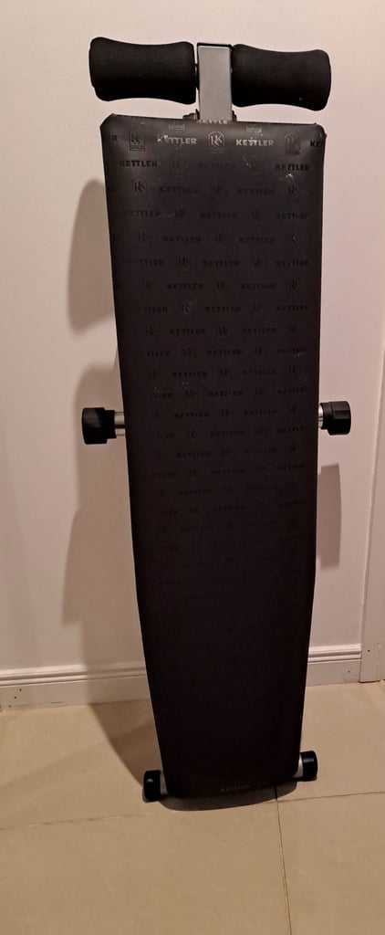 Kettler sit ups bench in first class condition 